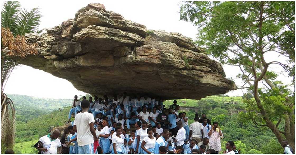 School children under the Umbrella Rock School children under the Umbrella Rock