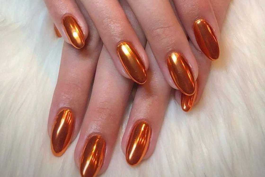 Orange and gold metallic nails Orange and gold metallic nails