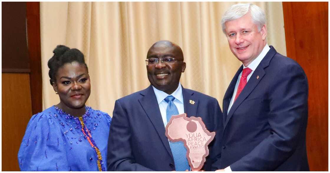 Bawumia and YDUA award Bawumia and YDUA award