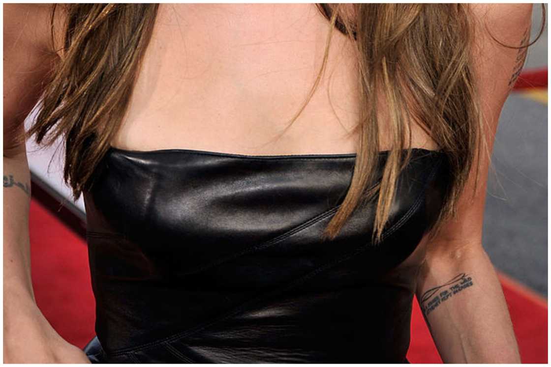 Actress Angelina Jolie's Tennessee Williams tattoo is seen as she arrives at the premiere of Weinstein Co.'s "Inglourious Basterds" held at Grauman's Chinese Theatre in Hollywood, California. Actress Angelina Jolie's Tennessee Williams tattoo is seen as she arrives at the premiere of Weinstein Co.'s "Inglourious Basterds" held at Grauman's Chinese Theatre in Hollywood, California.