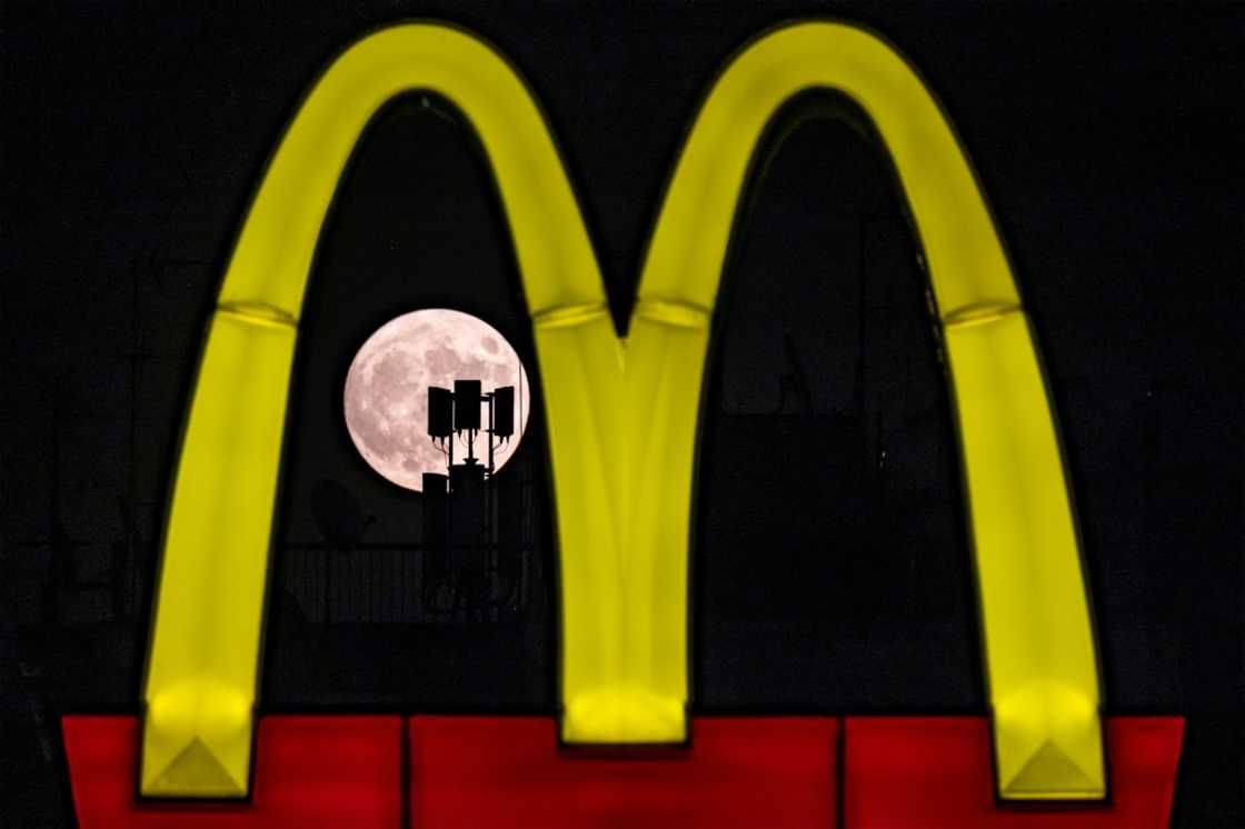 Executives predicted a full recovery from a US food poisoning outbreak by the start of the second quarter Executives predicted a full recovery from a US food poisoning outbreak by the start of the second quarter