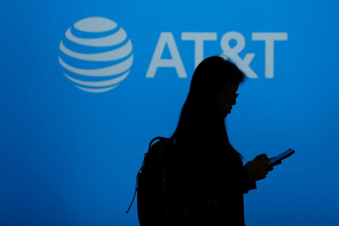 According to AT&T, the data downloaded by the hackers did not include the content of calls and messages, nor personal information such as names or social security numbers According to AT&T, the data downloaded by the hackers did not include the content of calls and messages, nor personal information such as names or social security numbers