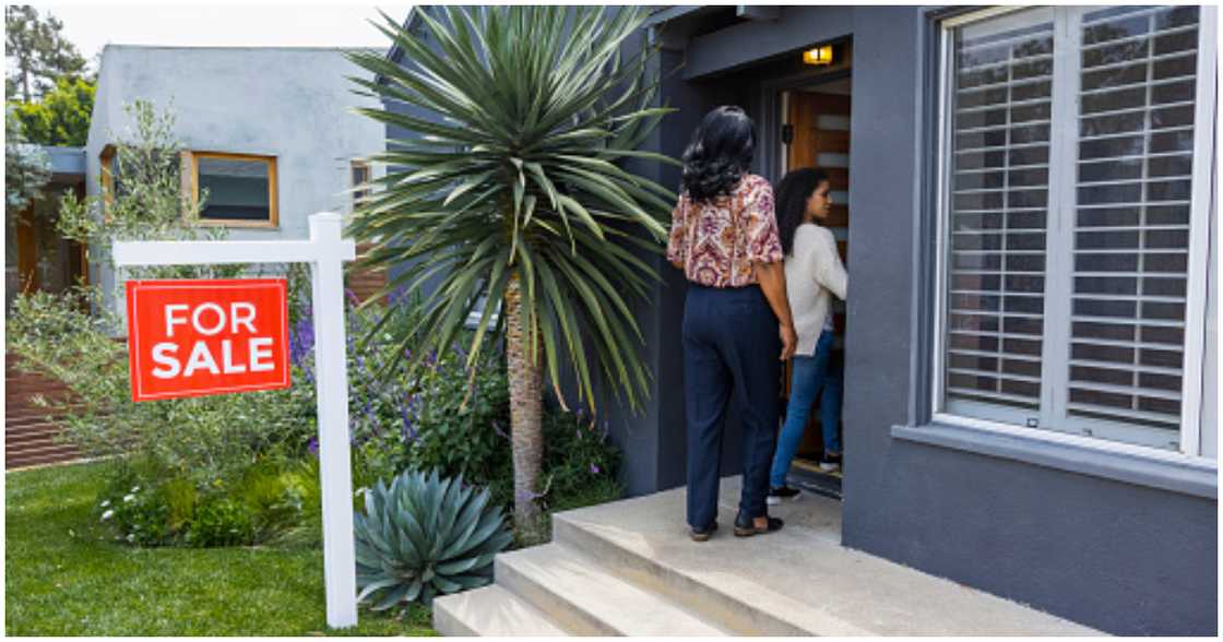 A woman goes to see a house that she wants to buy A woman goes to see a house that she wants to buy