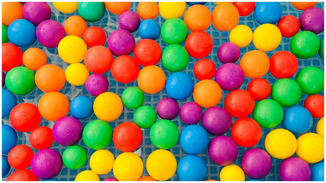 Waterproof pool balls Waterproof pool balls