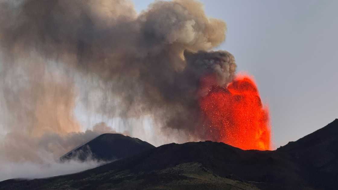 Ash plumes shot up into the sky as high as 4.5 kilometres, Italy's National Institute of Geophysics and Volcanology said Ash plumes shot up into the sky as high as 4.5 kilometres, Italy's National Institute of Geophysics and Volcanology said