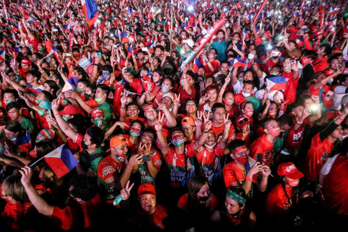 Filipinos -- like these supporters of Ferdinand Marcos Jr, known as "Bongbong" -- will be led by a political clan's scion whose backers ignored or were misled about the corruption and rights abuses of his father's 20-year rule Filipinos -- like these supporters of Ferdinand Marcos Jr, known as "Bongbong" -- will be led by a political clan's scion whose backers ignored or were misled about the corruption and rights abuses of his father's 20-year rule