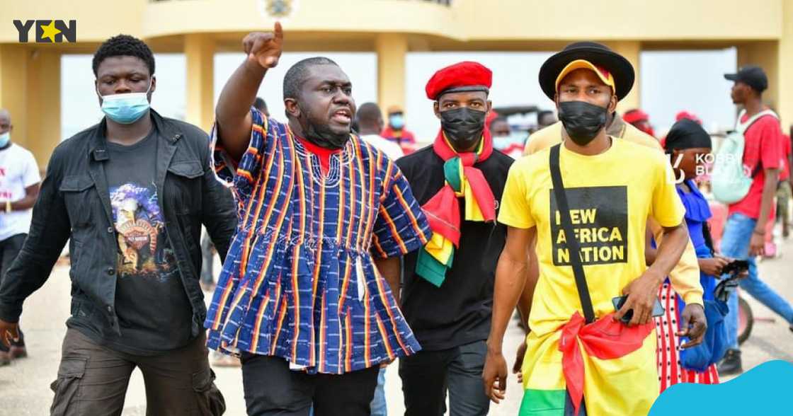 Democracy Hub has accused the police of unlawfully arresting and detaining #OccupyJulorbiHouse protesters Democracy Hub has accused the police of unlawfully arresting and detaining #OccupyJulorbiHouse protesters