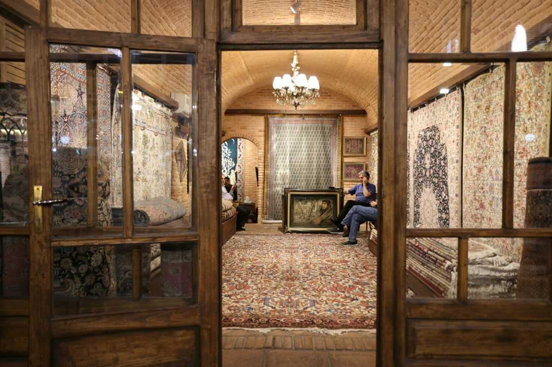 With the collapse of the national currency against the dollar, even Iran's domestic rug market is at risk of evaporating With the collapse of the national currency against the dollar, even Iran's domestic rug market is at risk of evaporating