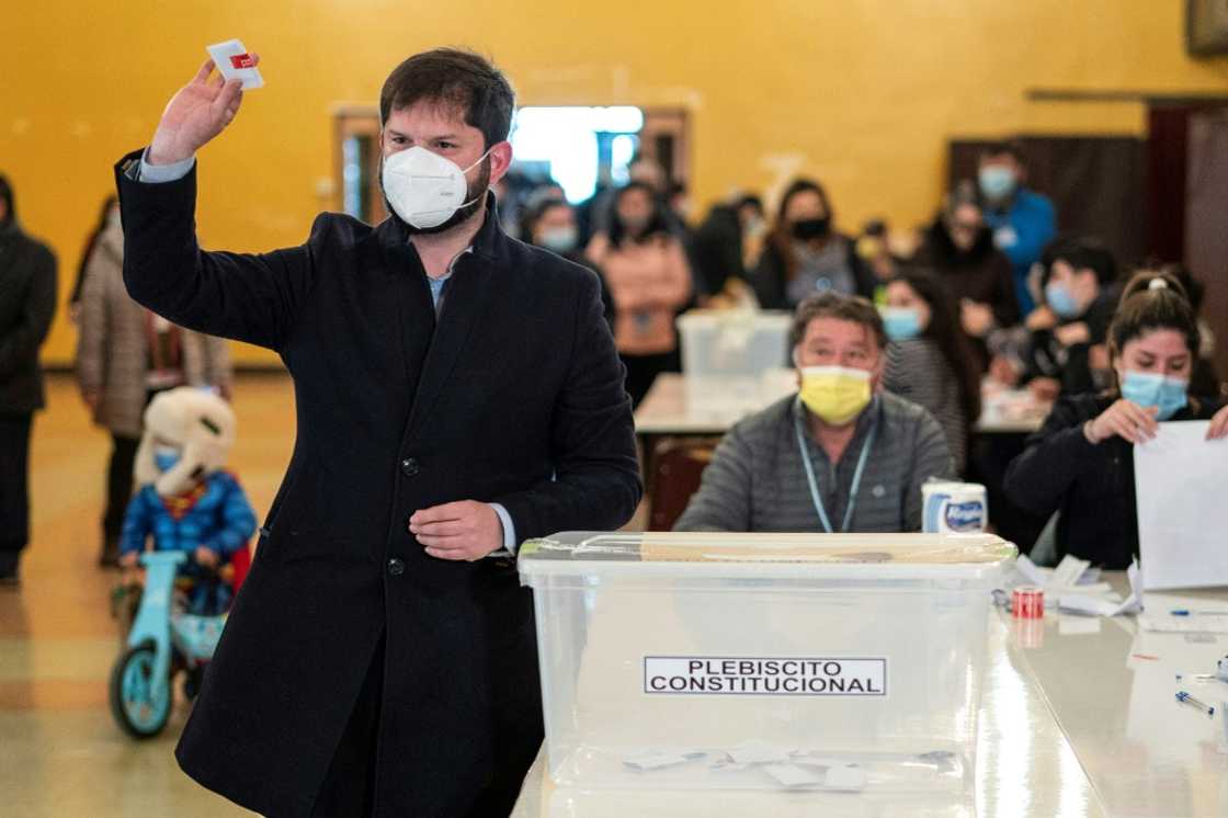Chile's President Gabriel Boric casts his vote -- he backs the proposed new constitution Chile's President Gabriel Boric casts his vote -- he backs the proposed new constitution