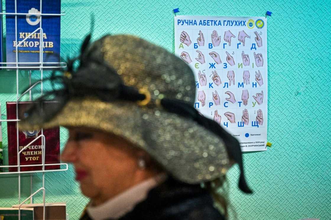 Ukrainians who are deaf are struggling to receive air strike alerts, a challenge one group hopes to solve with smart watches Ukrainians who are deaf are struggling to receive air strike alerts, a challenge one group hopes to solve with smart watches