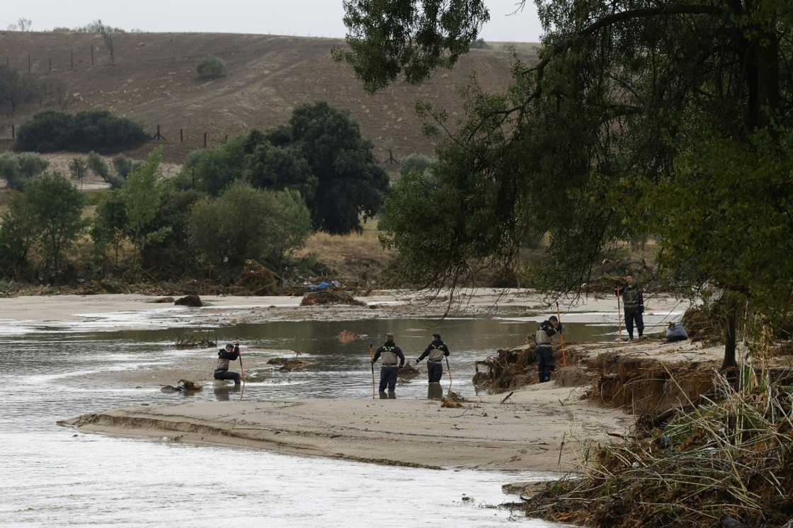 Police search a river in the town of Aldea del Fresno near Madrid Police search a river in the town of Aldea del Fresno near Madrid