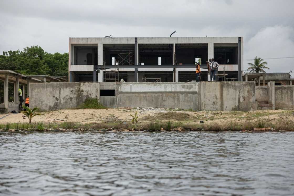 Once shimmering swimming pools stand stagnant at some villas -- although a local councillor dubs Assinie "the Saint Tropez of west Africa." Once shimmering swimming pools stand stagnant at some villas -- although a local councillor dubs Assinie "the Saint Tropez of west Africa."