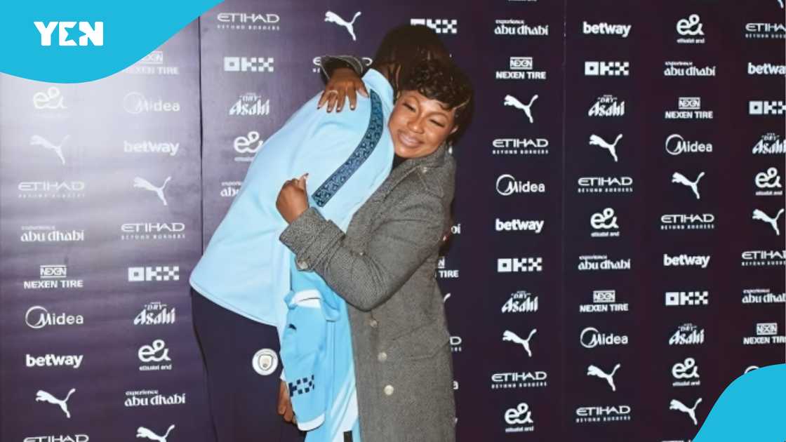 Meet Dela Dzebu: Antoine Semenyo’s Mother Who Looks Younger Than Her Age Meet Dela Dzebu: Antoine Semenyo’s Mother Who Looks Younger Than Her Age