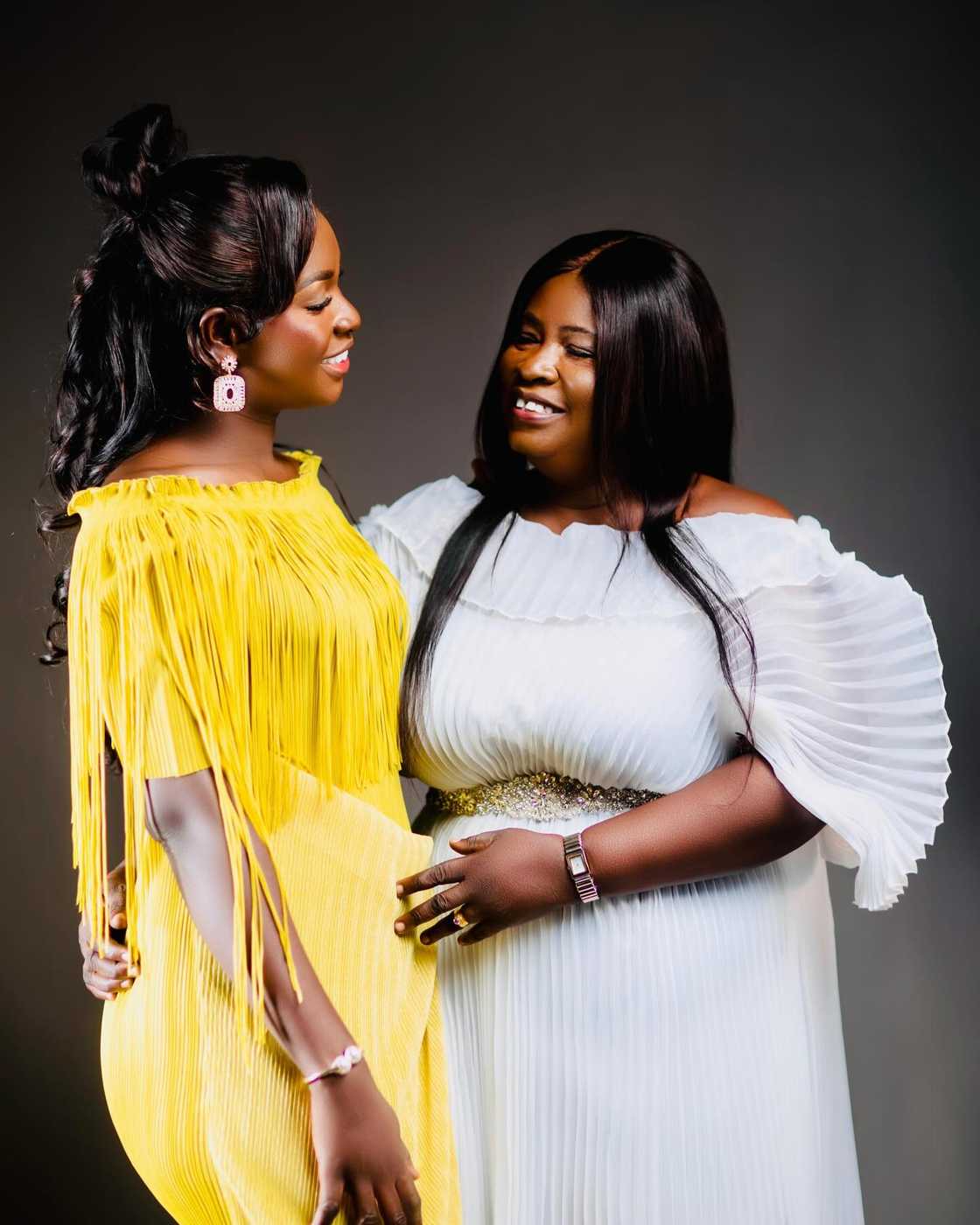 Mama Esther, Ghanaian singer, Ghanaian musician, Gospel singer, Ghanaian gospel singer, Gift from fan. Mama Esther, Ghanaian singer, Ghanaian musician, Gospel singer, Ghanaian gospel singer, Gift from fan.