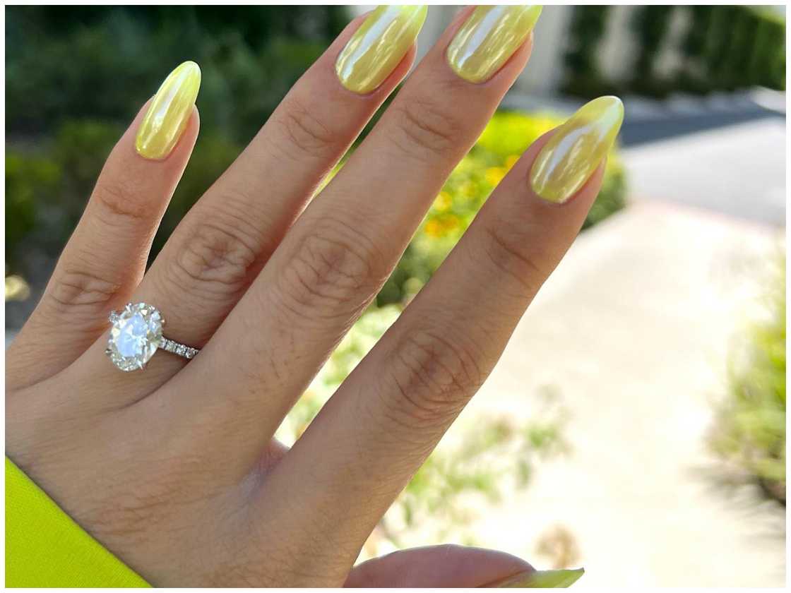 Yellow glazed doughnut nails