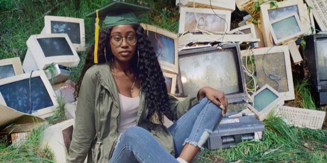 So cute: Huge reactions as lady shares adorable graduation photo of herself posing in front of many computers So cute: Huge reactions as lady shares adorable graduation photo of herself posing in front of many computers