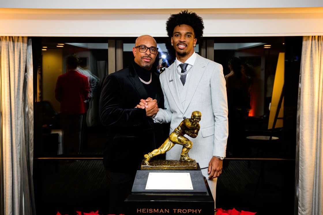 Jayden Daniels and his dad, Javon Daniels Jayden Daniels and his dad, Javon Daniels