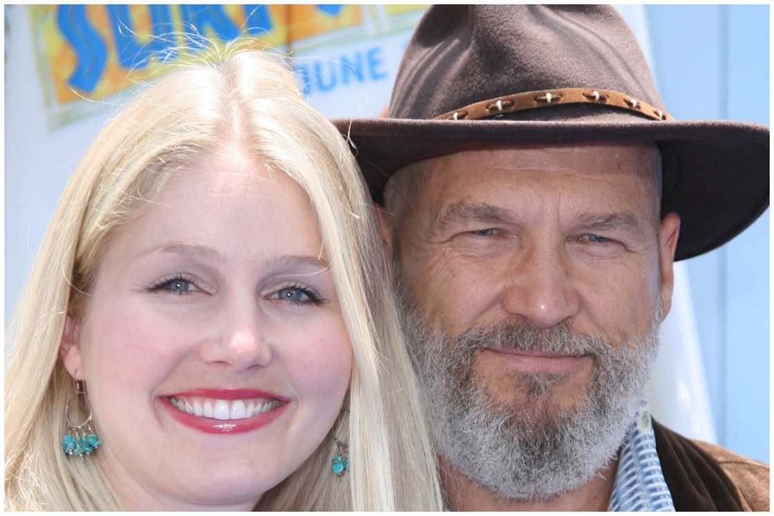 Actor Jeff Bridges and his daughter Hayley are seen at the Sony Pictures premiere. Actor Jeff Bridges and his daughter Hayley are seen at the Sony Pictures premiere.