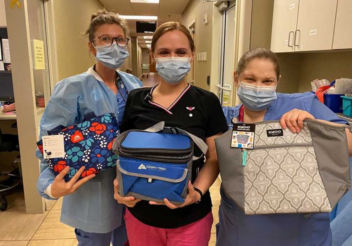Nurses holding meal prep lunch bag Nurses holding meal prep lunch bag