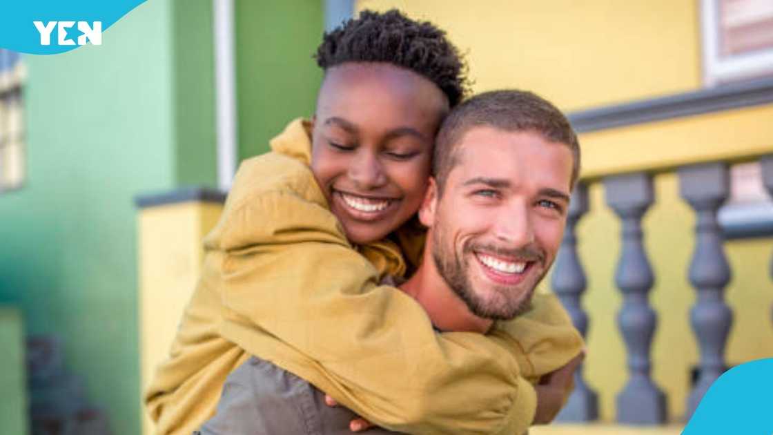 Ghanaian lady, Obroni boyfriend, Terminal 3, the first time, online dating, Kotoka International Airport Ghanaian lady, Obroni boyfriend, Terminal 3, the first time, online dating, Kotoka International Airport