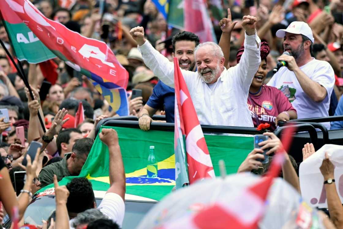 Brazil's former President (2003-2010) and presidential candidate for the leftist Workers Party (PT) Luiz Inacio Lula da Silva faces a hostile Congress if he wins the election Brazil's former President (2003-2010) and presidential candidate for the leftist Workers Party (PT) Luiz Inacio Lula da Silva faces a hostile Congress if he wins the election