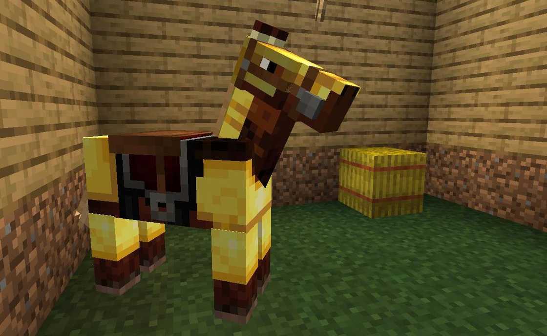 How to make a saddle in Minecraft