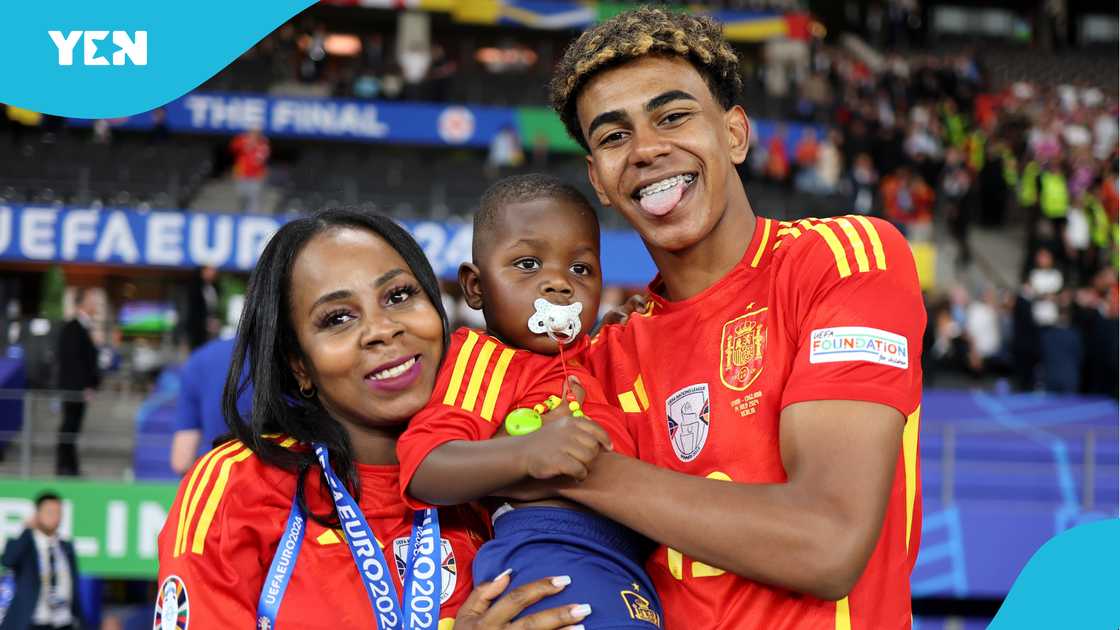 Lamine Yamal, heartwarming, moment, mother, Sheila Ebana, younger, brother, Spain, clinch, 2024, UEFA European Championship. Lamine Yamal, heartwarming, moment, mother, Sheila Ebana, younger, brother, Spain, clinch, 2024, UEFA European Championship.