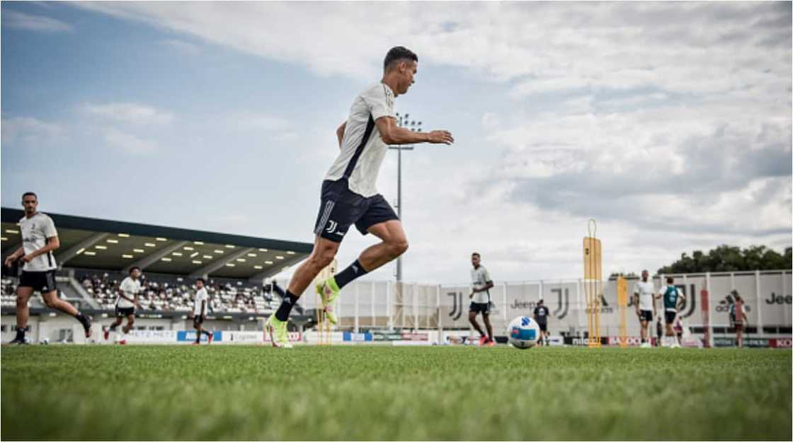 Former Manchester United Striker Urges Cristiano Ronaldo to Join Lionel Messi at Paris Saint-Germain Former Manchester United Striker Urges Cristiano Ronaldo to Join Lionel Messi at Paris Saint-Germain