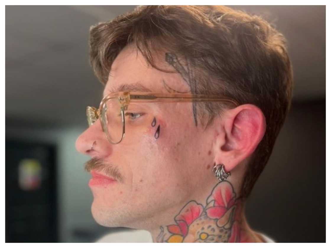 2-teardrop tattoo below the eye 2-teardrop tattoo below the eye