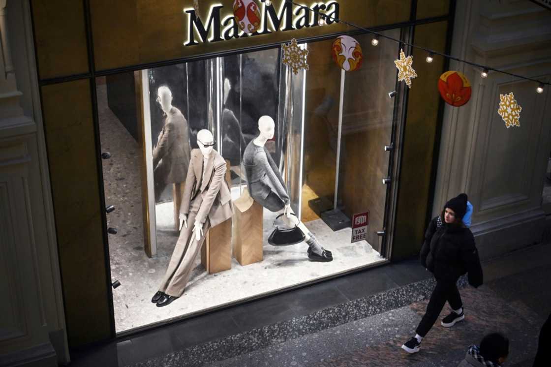 Buyers have direct contracts with major boutiques or shopping malls Buyers have direct contracts with major boutiques or shopping malls