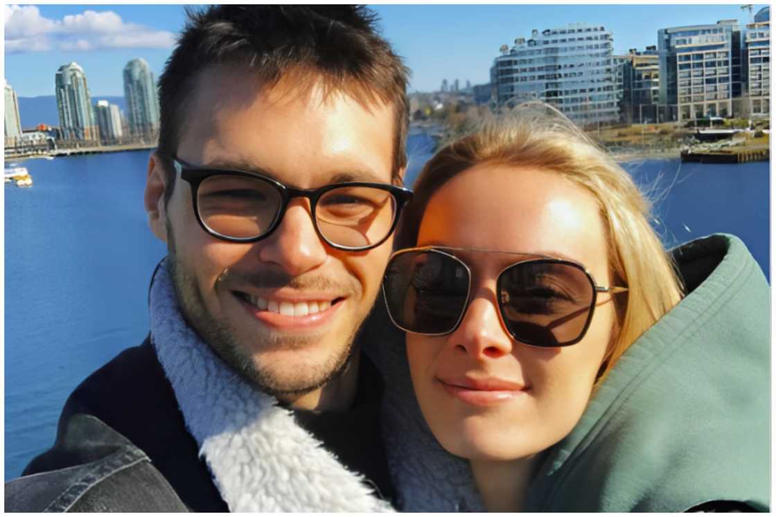 Alexandre Robicquet and Rachel Skarsten posing for a photo. Alexandre Robicquet and Rachel Skarsten posing for a photo.