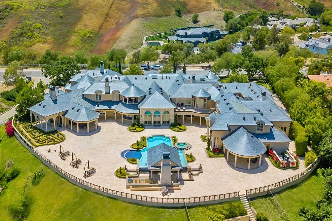 Jeffree Star's Hidden Hills mansion Jeffree Star's Hidden Hills mansion