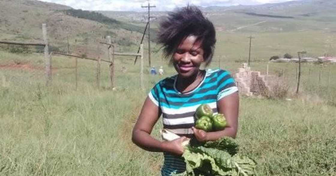 Lady Flexes Veggies from Her Garden: "Never Hesitate to Start Small" Lady Flexes Veggies from Her Garden: "Never Hesitate to Start Small"