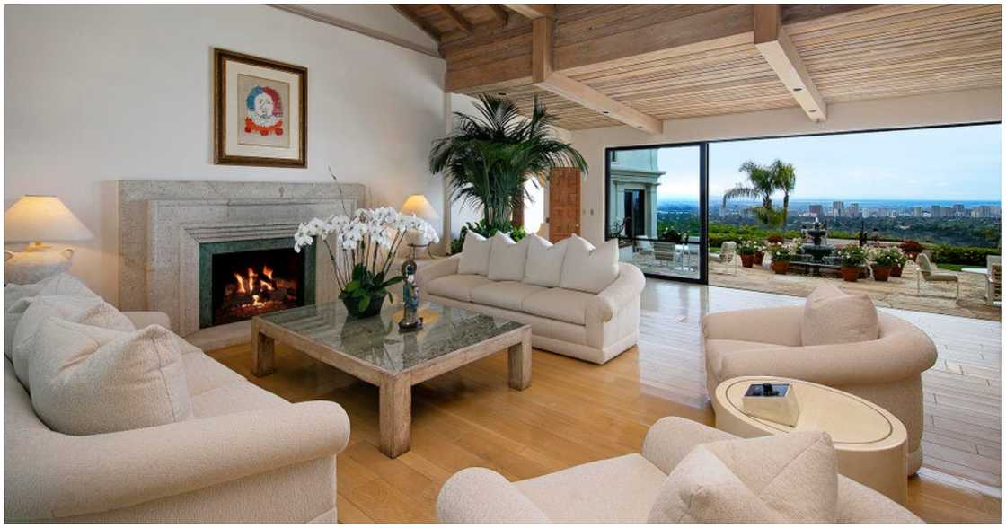 The inside of the mansion The inside of the mansion