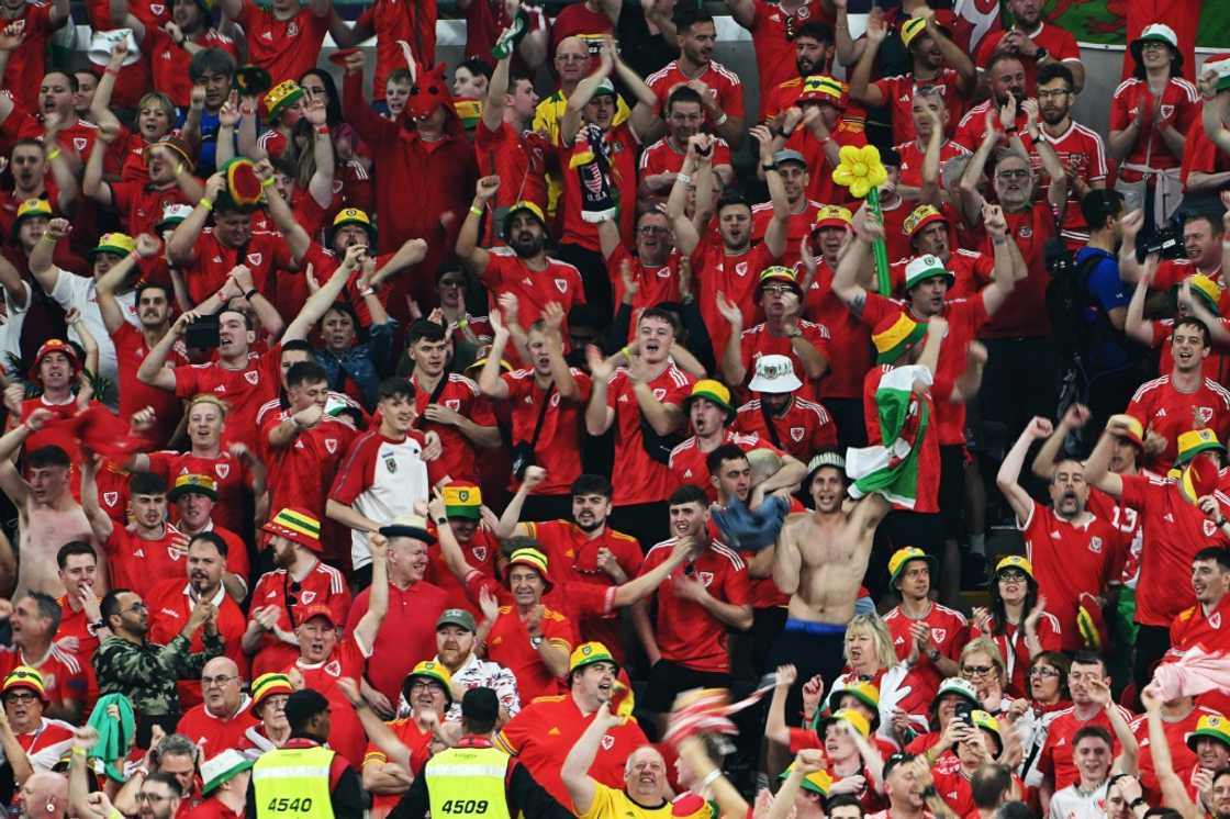 Almost all fans at the World Cup are not wearing masks in the stadiums