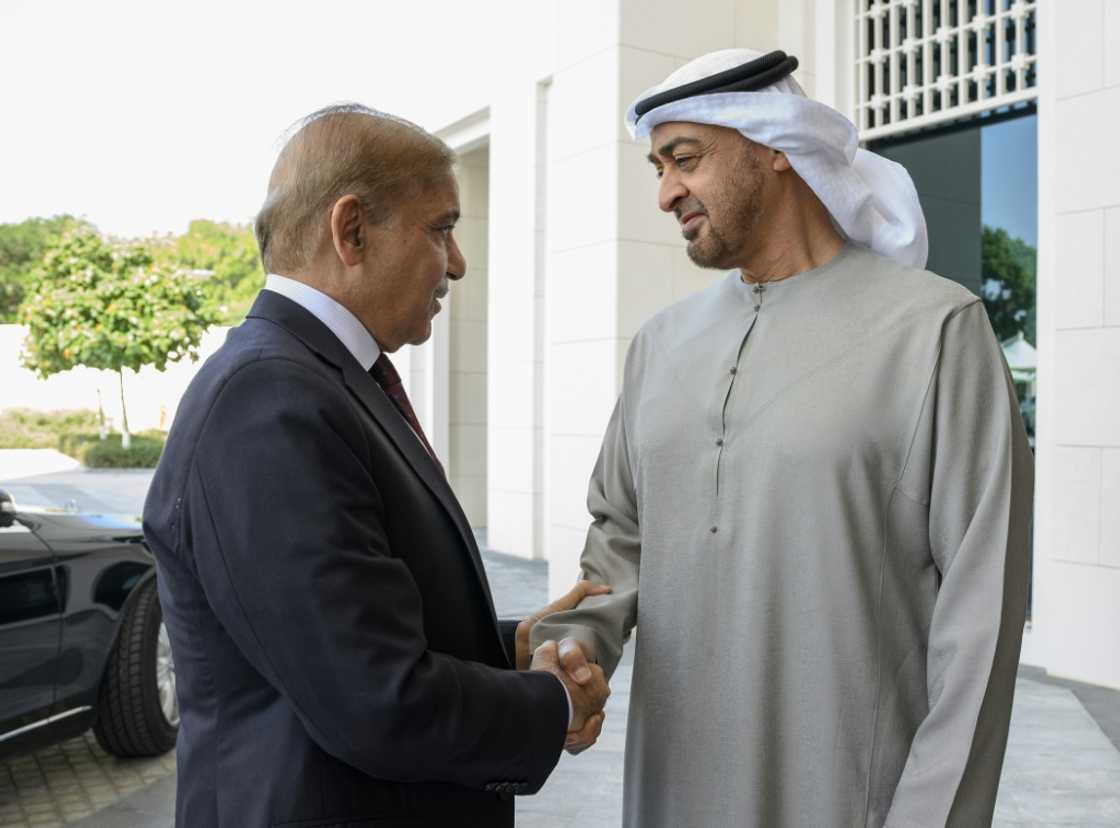 UAE President Sheikh Mohamed bin Zayed al-Nahyan welcomes Pakistan Prime Minister Shehbaz Sharif in Abu Dhabi UAE President Sheikh Mohamed bin Zayed al-Nahyan welcomes Pakistan Prime Minister Shehbaz Sharif in Abu Dhabi