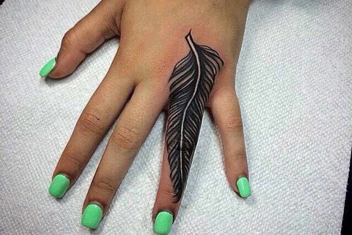 finger tattoo