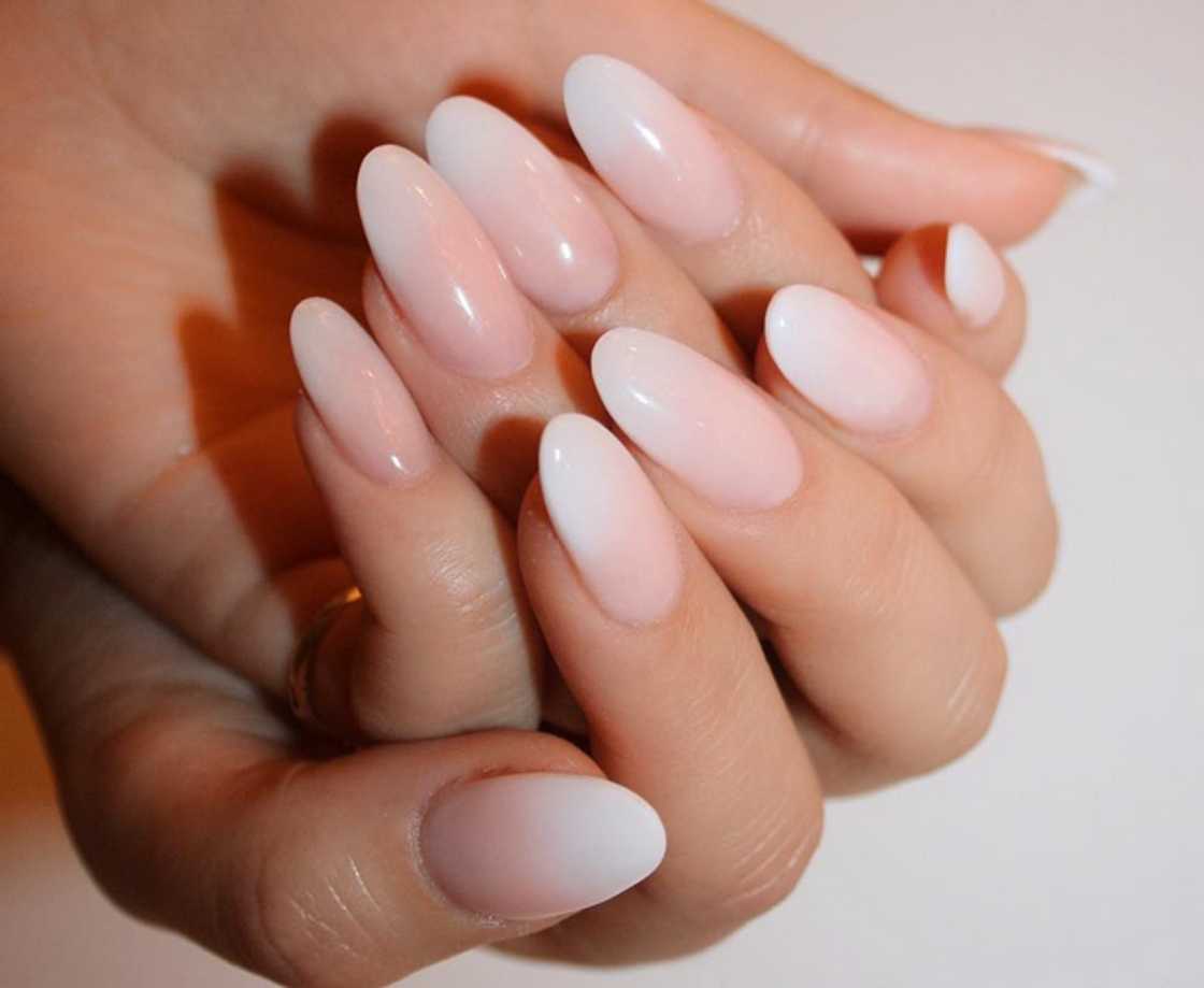 Gradient softness of milky pink almond nails Gradient softness of milky pink almond nails
