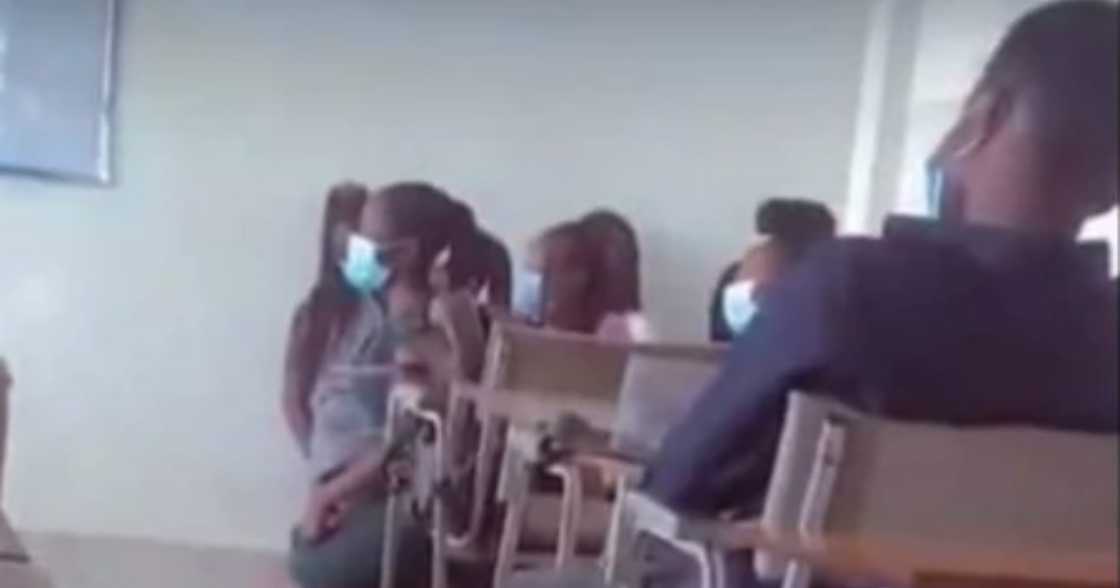 Video of Ghanaian university's students kneeling inside lecture hall pops up Video of Ghanaian university's students kneeling inside lecture hall pops up