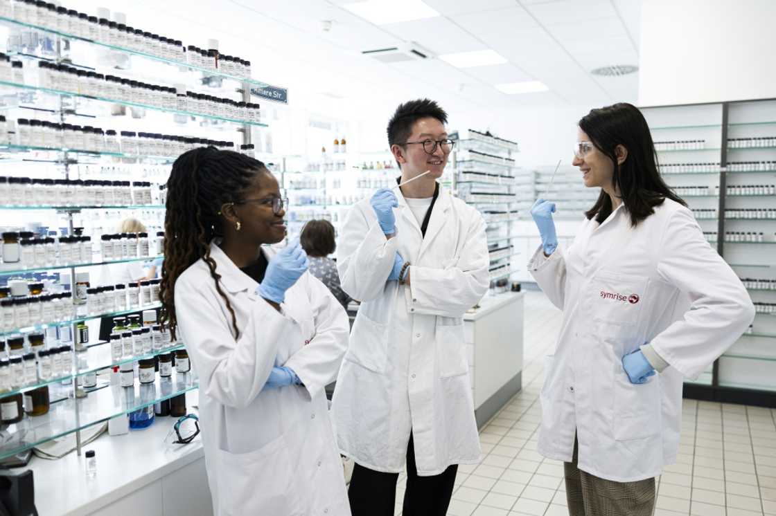 Junior perfumers Attiya Setai, Shangyun Lyu and Alicia de Benito Cassado hold smell strips used to evaluate fragrances Junior perfumers Attiya Setai, Shangyun Lyu and Alicia de Benito Cassado hold smell strips used to evaluate fragrances