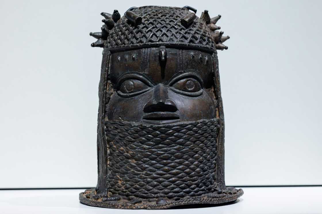 Stolen during the colonial era, dozens of Benin bronzes once decorated the royal palace of the Kingdom of Benin. Stolen during the colonial era, dozens of Benin bronzes once decorated the royal palace of the Kingdom of Benin.
