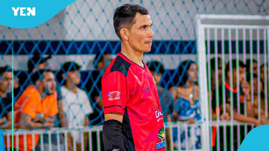 Goalkeeper Passes on Seconds After Saving Penalty While Celebrating Goalkeeper Passes on Seconds After Saving Penalty While Celebrating