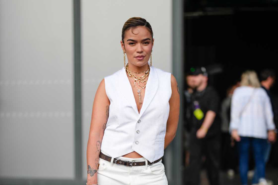 Karol G outside Louis Vuitton, during Paris Fashion Week Karol G outside Louis Vuitton, during Paris Fashion Week