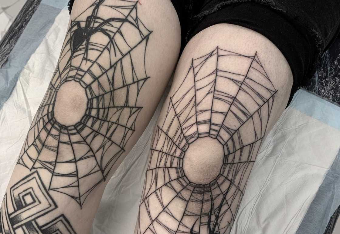 knee tattoos for men