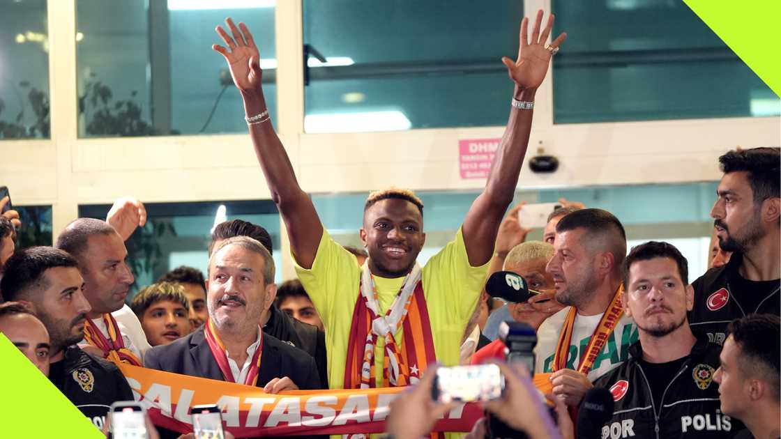 Victor Osimhen hails the Galatasaray fans