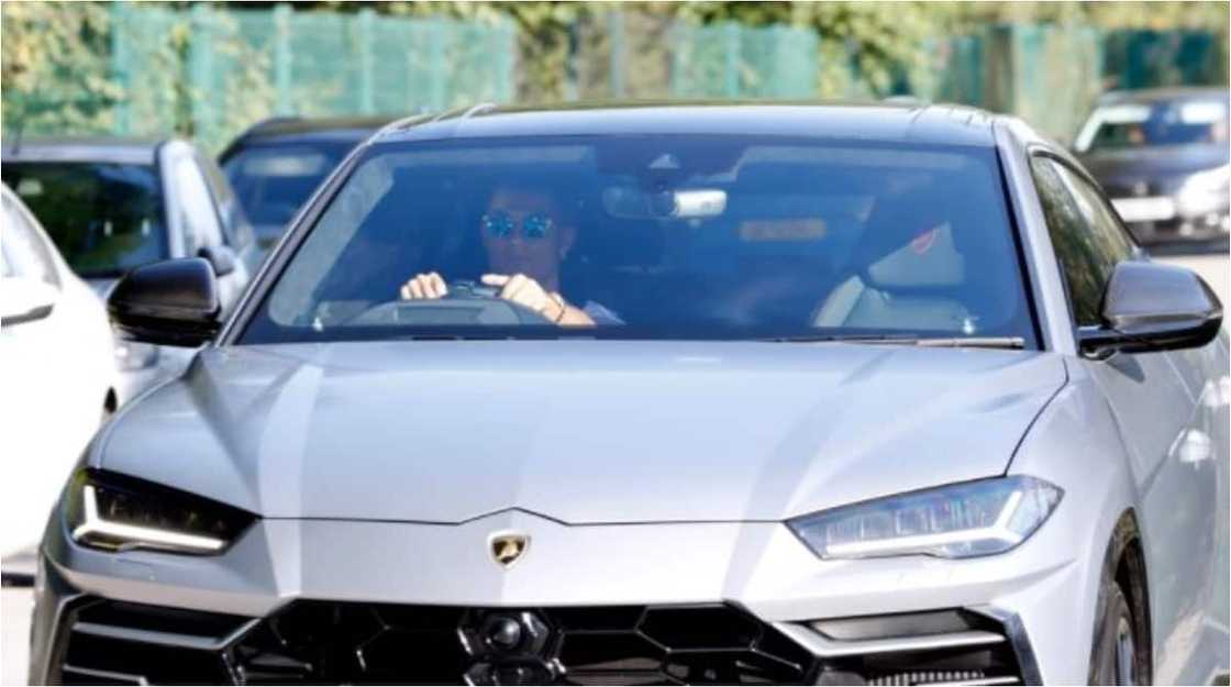 Man Utd Players Stunned As Cristiano Ronaldo Arrives Training in N100m Lamborghini Ahead of 2nd Debut Man Utd Players Stunned As Cristiano Ronaldo Arrives Training in N100m Lamborghini Ahead of 2nd Debut