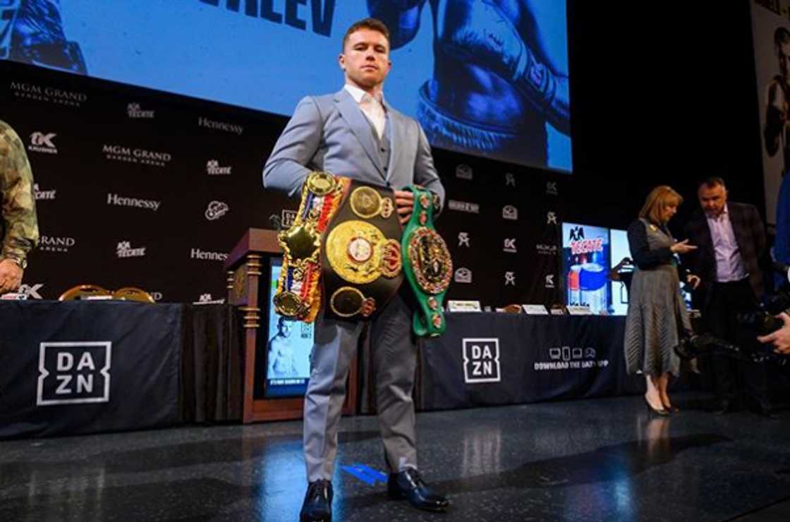 saul alvarez record