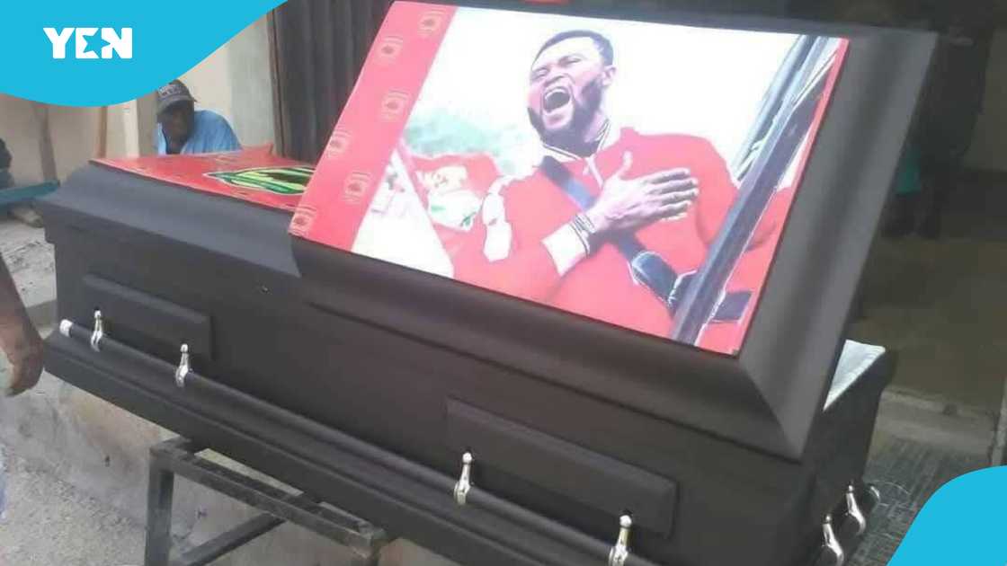 Customized casket of the late Asante Kotoko supporter Francis Yaw Frimpong aka Pooley goes viral ahead of Thursday's funeral in Kumasi Customized casket of the late Asante Kotoko supporter Francis Yaw Frimpong aka Pooley goes viral ahead of Thursday's funeral in Kumasi