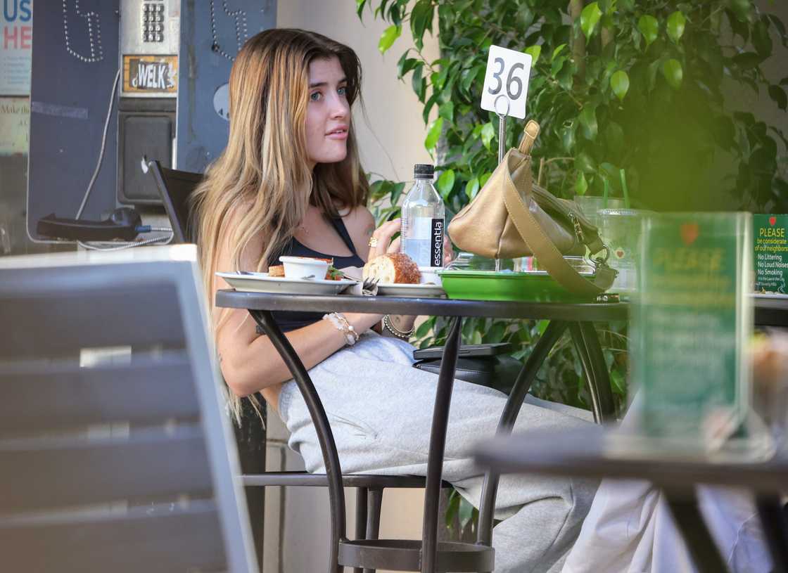 Sami Sheen is enjoying herself in Beverly Hills Sami Sheen is enjoying herself in Beverly Hills
