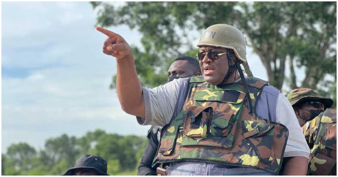 Greater Accra Regional Minister, Henry Quartey, leads a team to demolish buildings on CSIR land Greater Accra Regional Minister, Henry Quartey, leads a team to demolish buildings on CSIR land